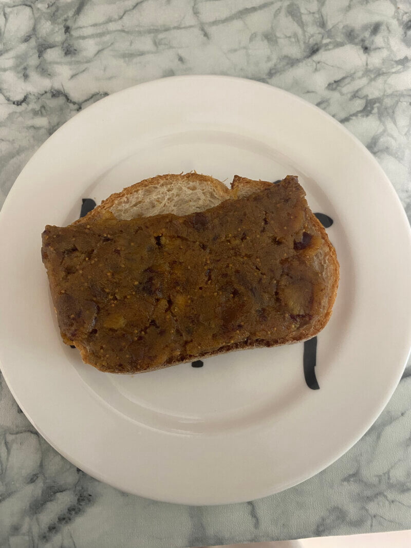 お皿に乗せたマミーフード