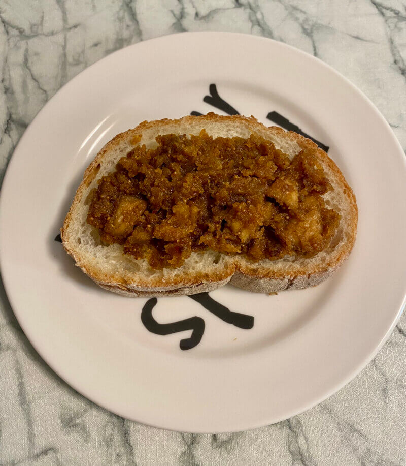 パンに載せたマミーフード